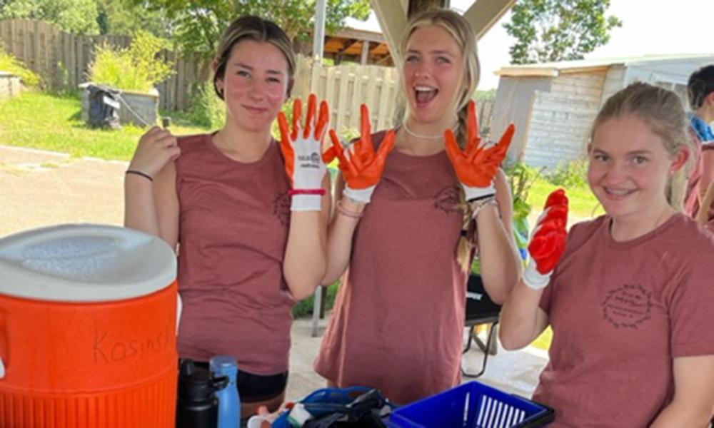 Local teens give back to community 3