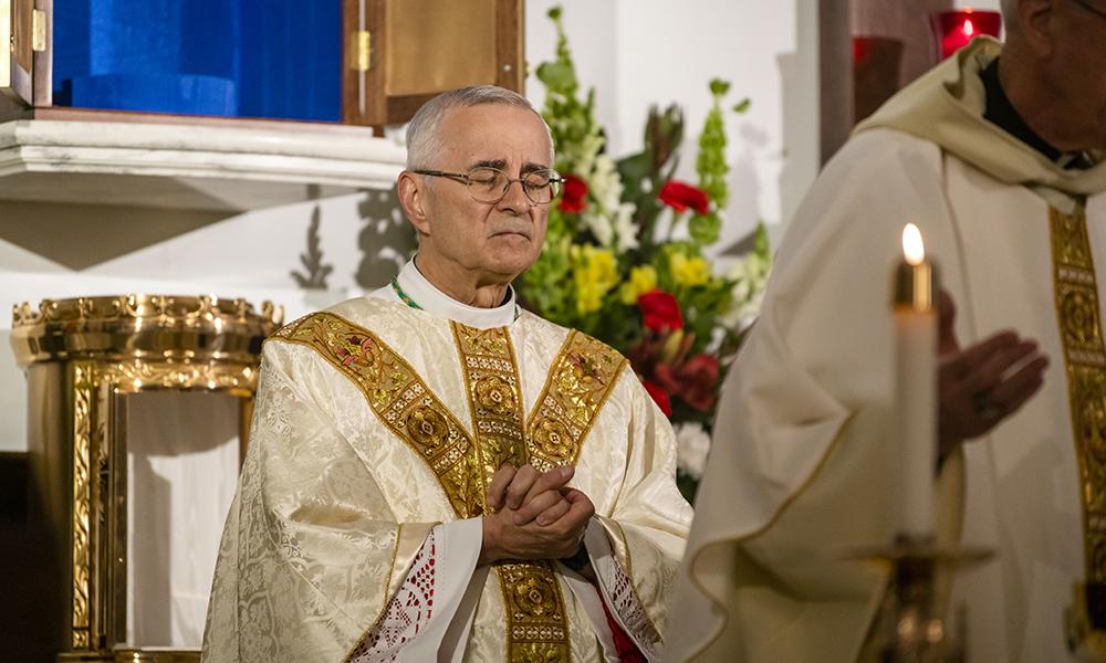 A ‘Beautiful Chapel to Honor the Presence of Jesus’ 10