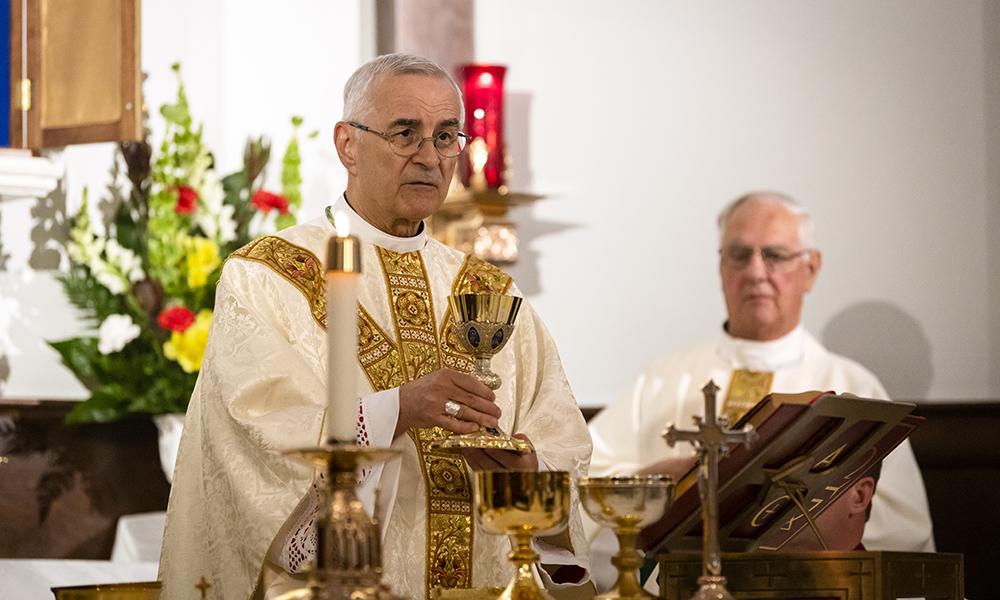 A ‘Beautiful Chapel to Honor the Presence of Jesus’ 8