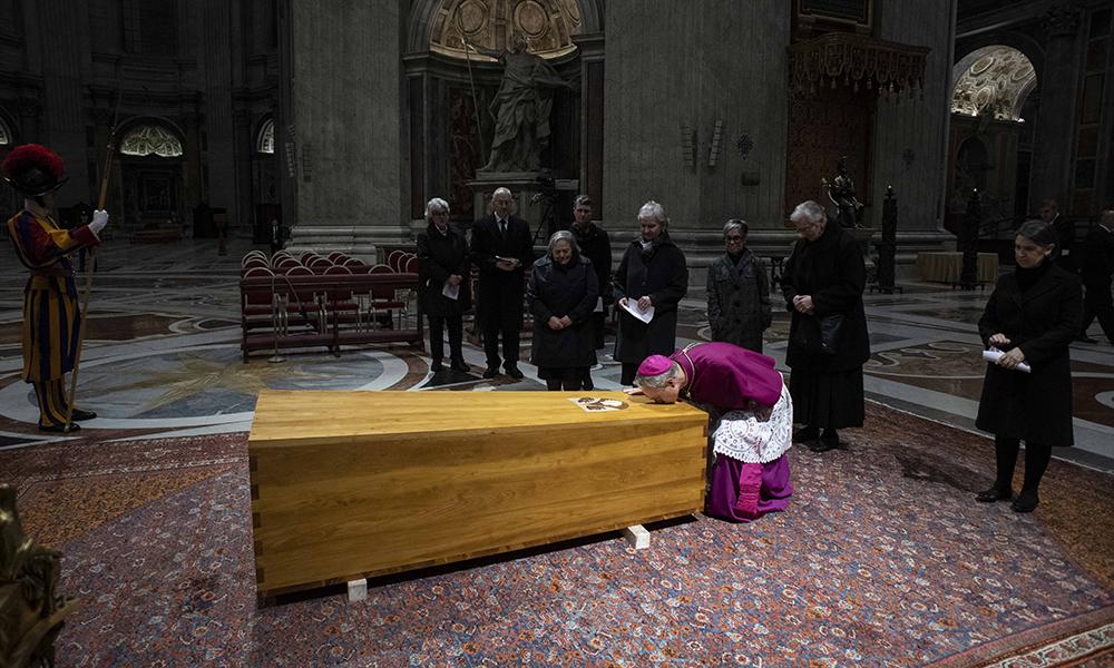 Benedict XVI’s Funeral: Tens of Thousands Attend Simple, Solemn Liturgy for Beloved Pope Emeritus 4