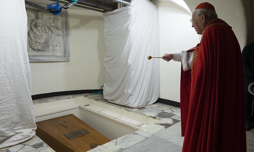 Benedict XVI’s Funeral: Tens of Thousands Attend Simple, Solemn Liturgy for Beloved Pope Emeritus 6