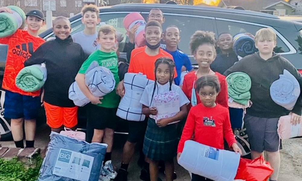 Basketball Teams Help Others During the Holiday Season